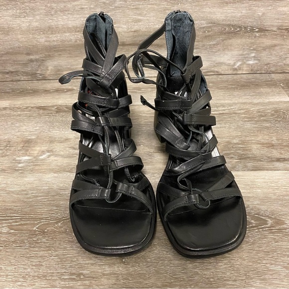 Steve Madden | Cherri30 Sandal Black Leather Size 8M - Picture 3 of 10